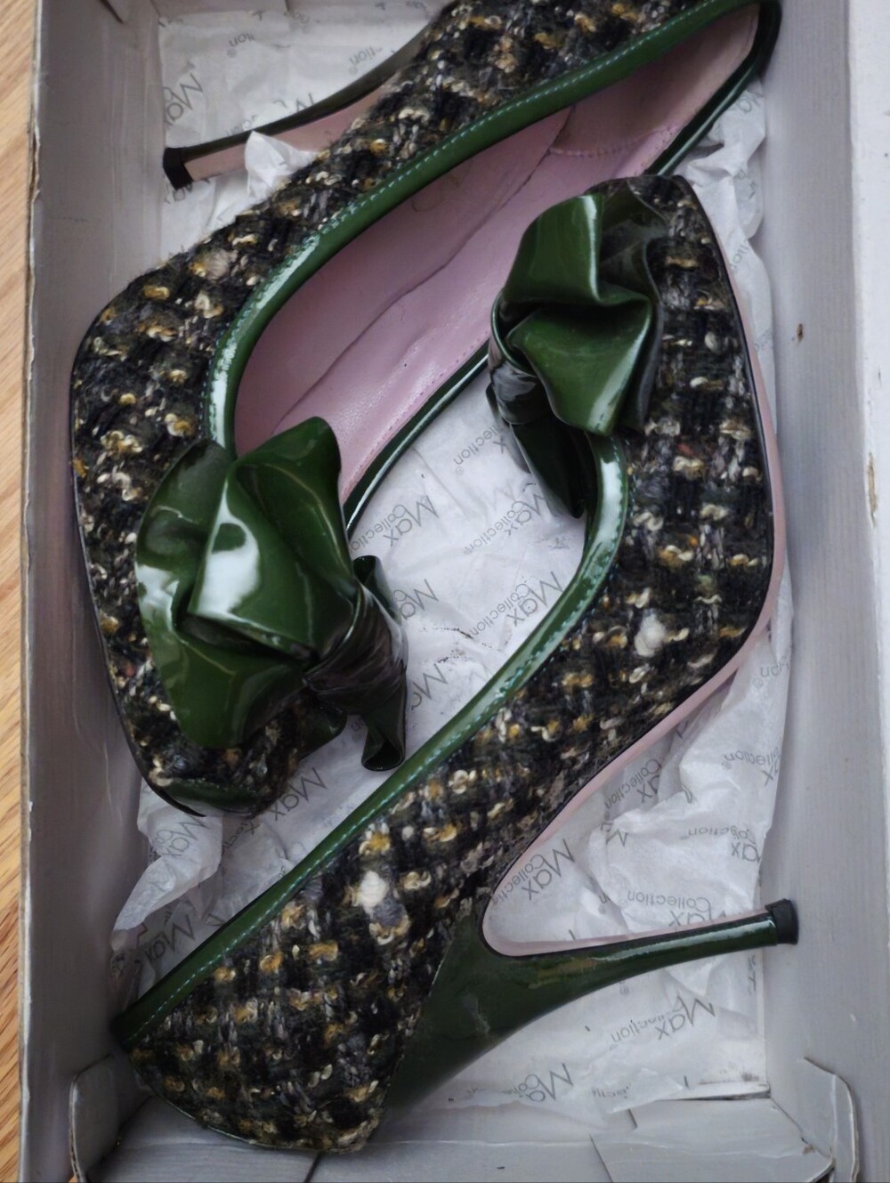 Red V Green Tweed Heels with Bow - Picture 10 of 10